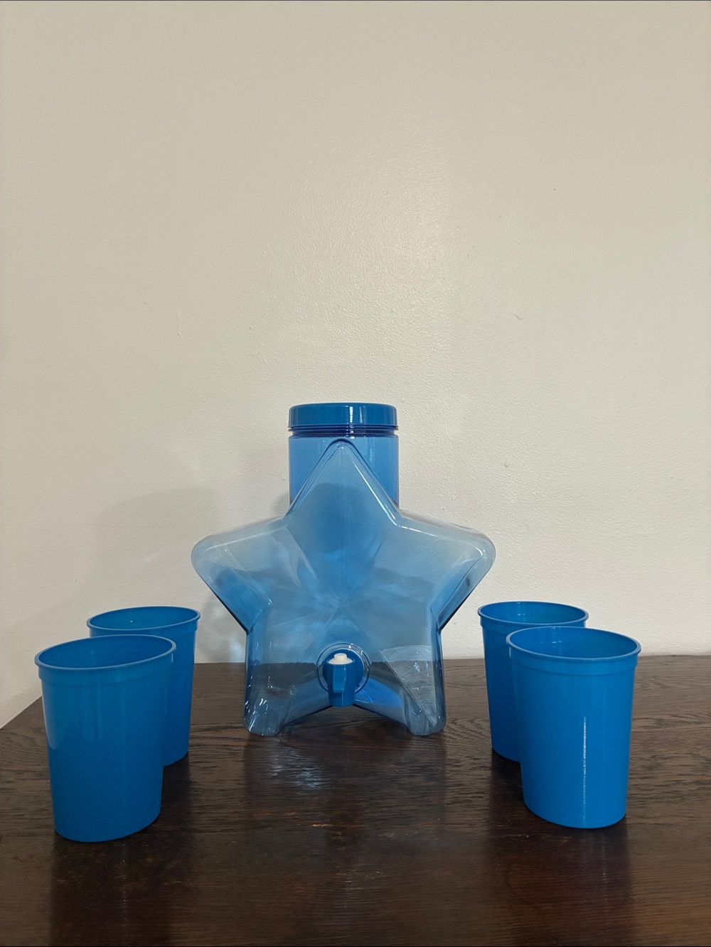 NWT- Blue Star- Cold Beverage Dispenser with 4 Pack Tumbler Cups Set